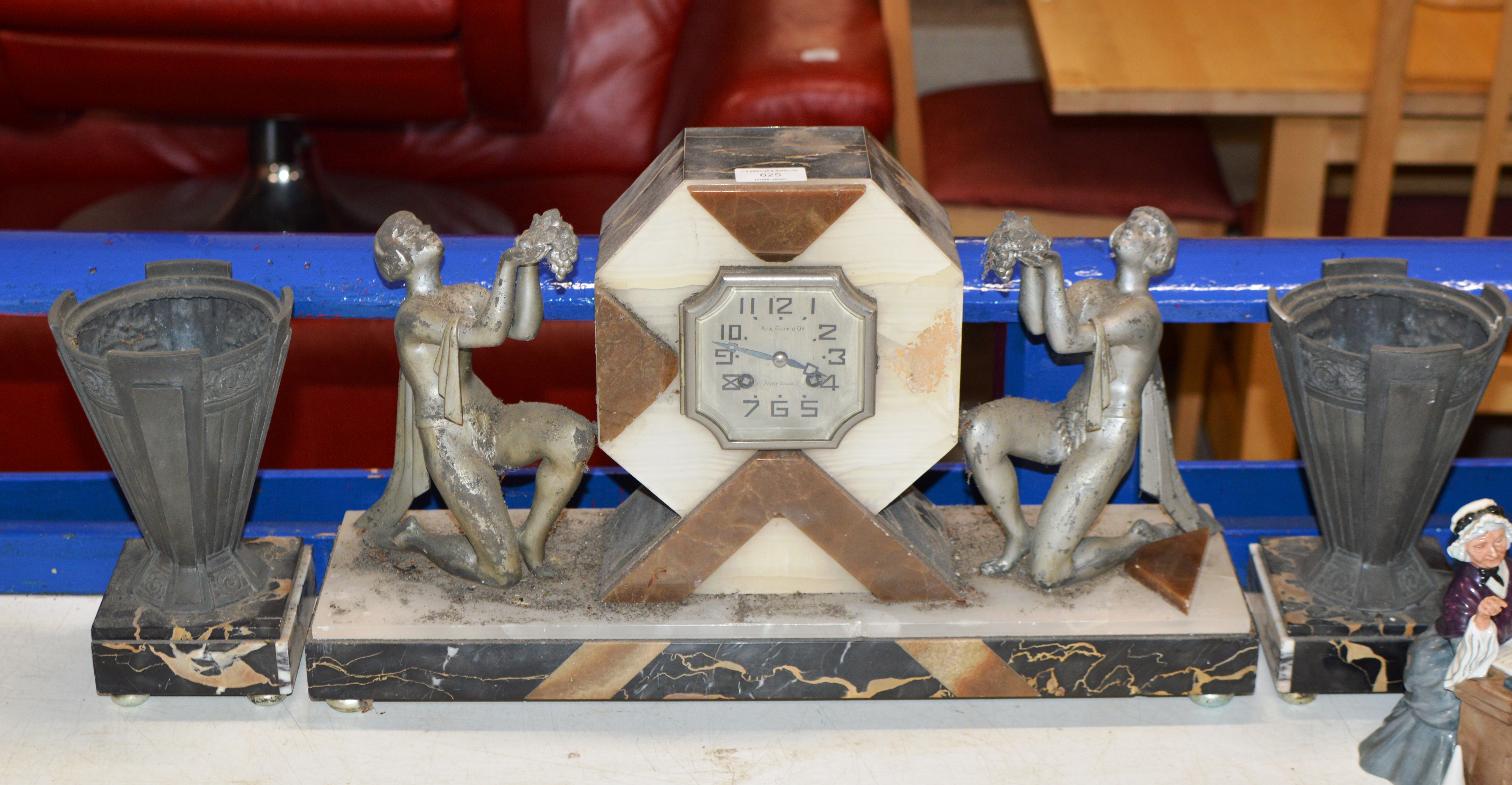 3 PIECE ART DECO GARNITURE SET COMPRISING LARGE STRIKING MANTLE CLOCK & PAIR OF SIDE VASES