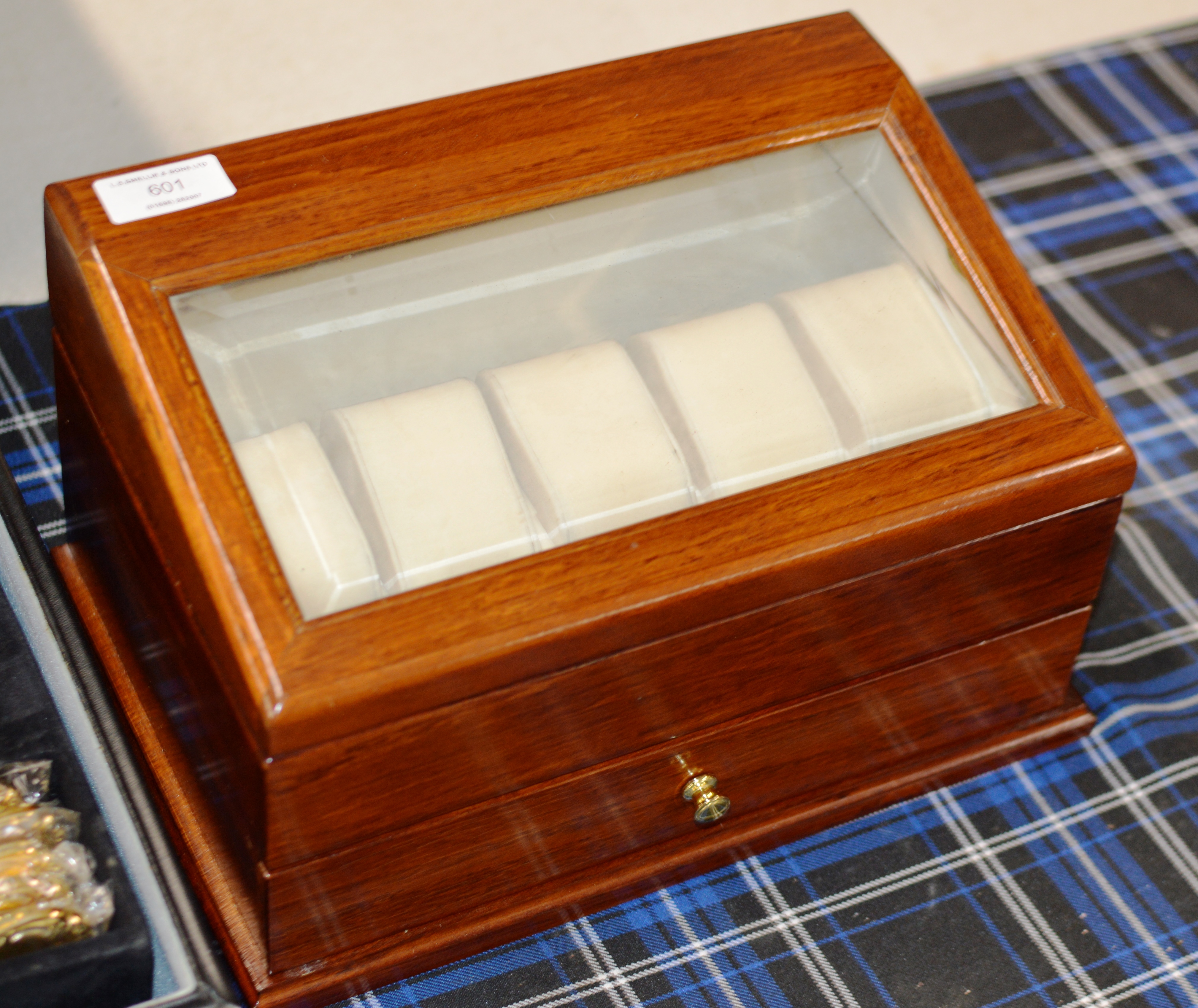 MODERN WOODEN WRIST WATCH DISPLAY BOX