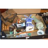 BOX WITH MIXED CERAMICS, DECORATIVE BOX, WINE STOPPERS, TABLE LIGHTER ETC