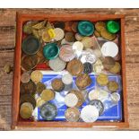 BOX WITH VARIOUS OLD COINS, 17TH & 18TH CENTURY COINS, COMMEMORATIVE TOKENS, OLD WAX TOKENS ETC