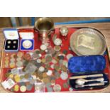 TRAY WITH LARGE QUANTITY VARIOUS OLD COINS, CASED MAUNDY COIN SET, LARGE COMMEMORATIVE SILVER