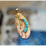 14 CARAT GOLD TURQUOISE SET PENDANT - APPROXIMATE WEIGHT = 6.6 GRAMS