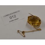 9 CARAT GOLD MOUNTED CITRINE STONE BROOCH PIN