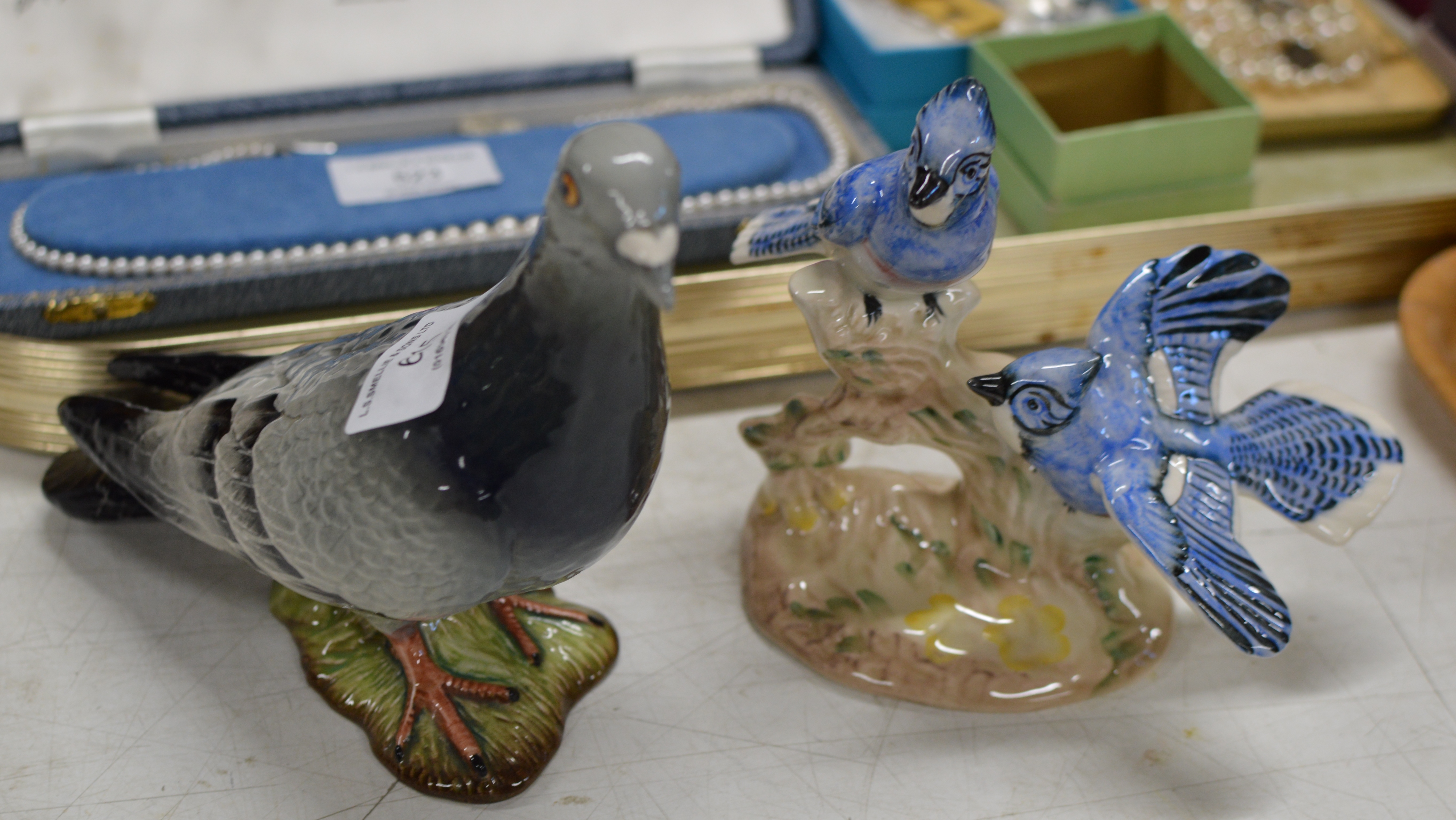 BESWICK PIGEON & 1 OTHER BESWICK BIRD ORNAMENT