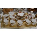 TRAY WITH QUANTITY ROYAL ALBERT OLD COUNTRY ROSE TEA WARE