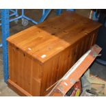 MODERN PINE BLANKET BOX