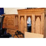 4 PIECE LARGE STRIPPED PINE BEDROOM SET COMPRISING TRIPLE DOOR WARDROBE & 3 CHESTS