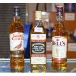 3 BOTTLE WHISKY SELECTION COMPRISING THE FAMOUS GROUSE 70CL, 40% VOL, BELLS ORIGINAL - 70CL, 40% VOL