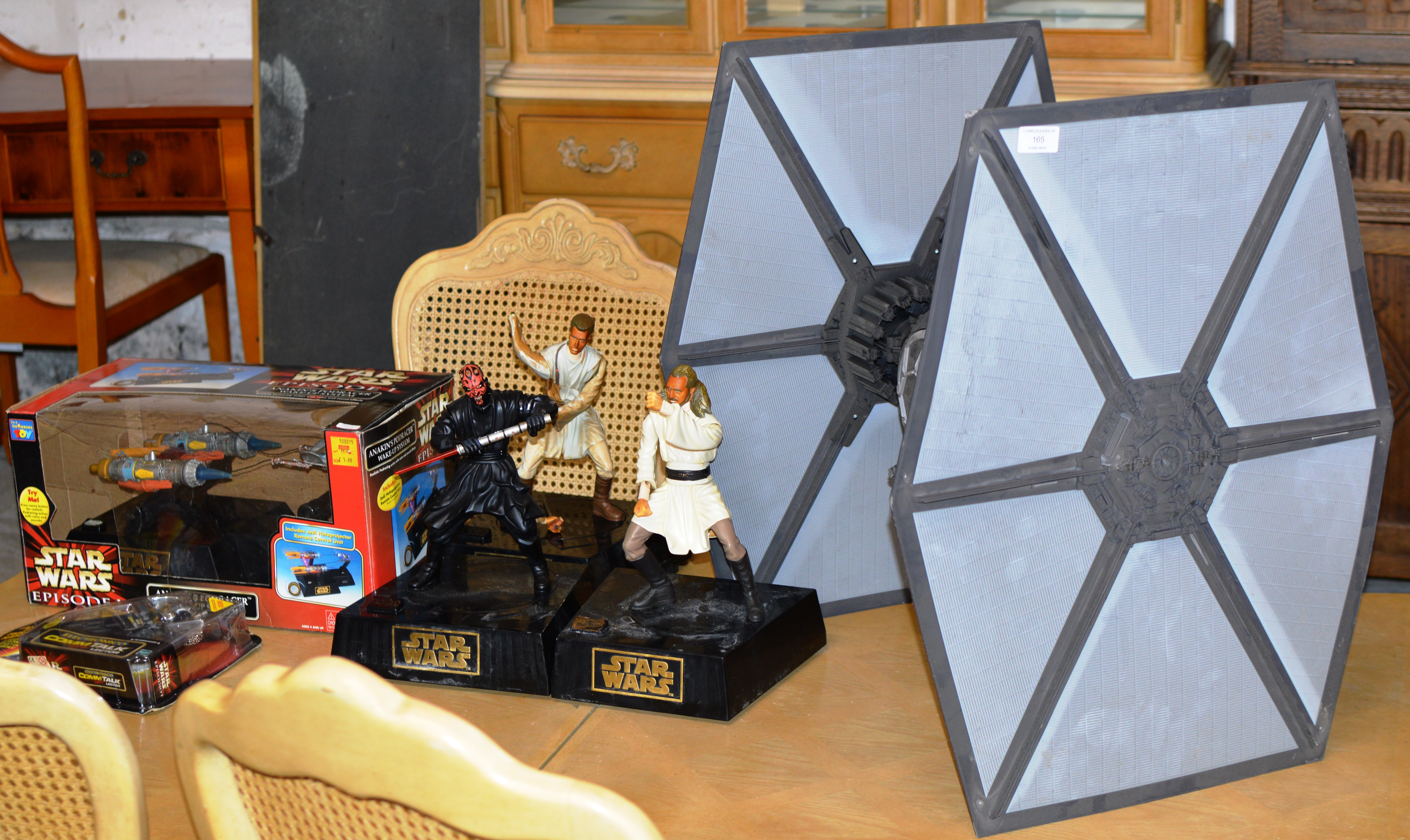 ASSORTED STAR WARS COLLECTABLES