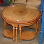 CIRCULAR COFFEE TABLE WITH GLASS PRESERVE & 4 UNDER TABLES INSET