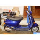 PIAGGO VESPA 50CC MOPED / SCOOTER, REGISTRATION W223 XGH, WITH HELMET & V5 FORM - NO KEYS