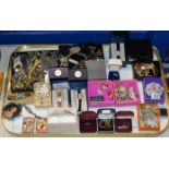 TRAY WITH VARIOUS COSTUME JEWELLERY, WRIST WATCHES, CHAINS, BANGLES, DRESS RINGS, YELLOW METAL
