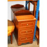 PAIR OF MODERN CHERRY WOOD 3 DRAWER BEDSIDE CHESTS