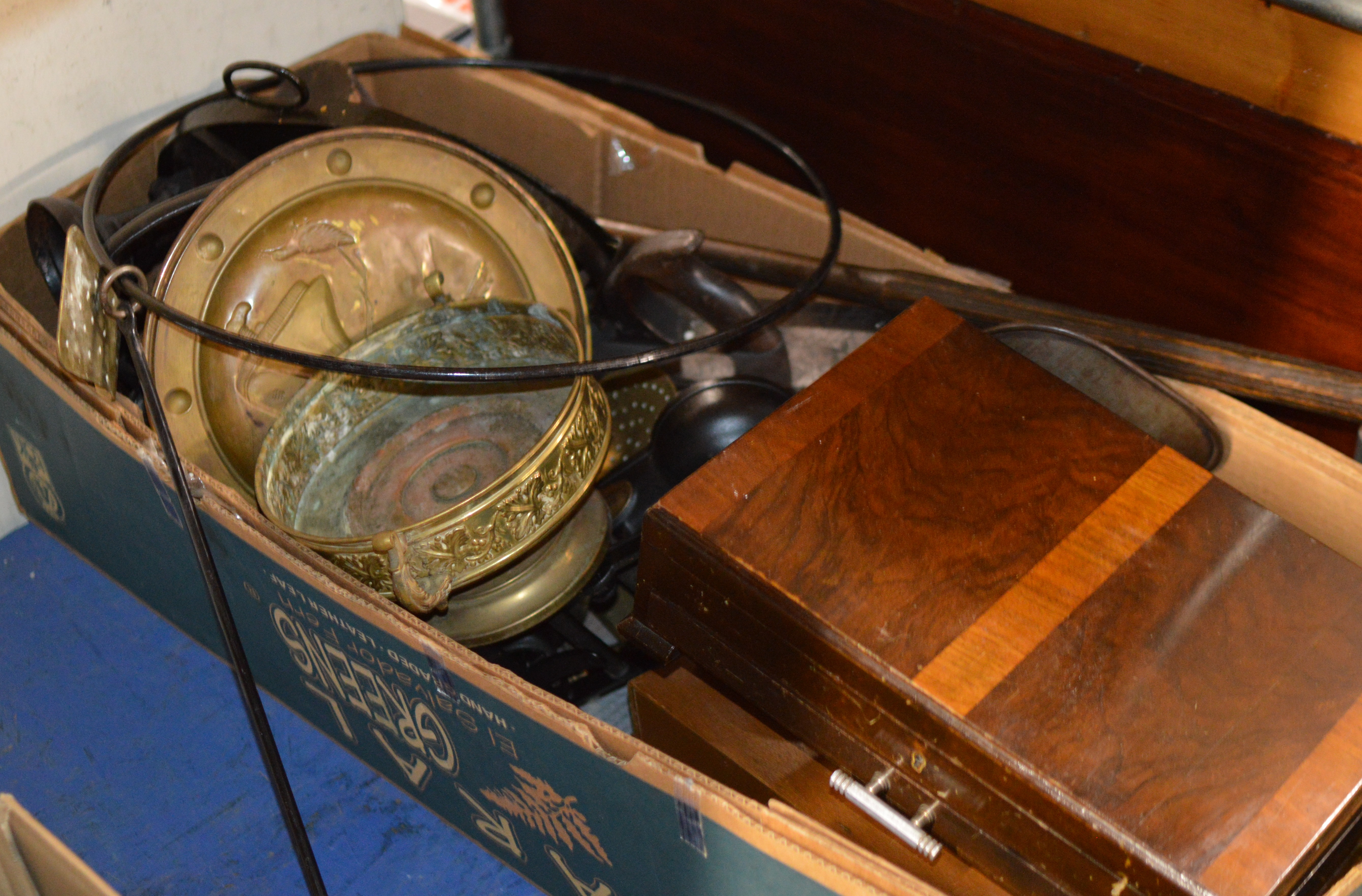 BOX WITH CUTLERY CANTEEN, GIRDLE & CLEEK, CROQUET MALLET, BRASS WARE, DECORATIVE DISH ETC