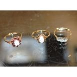 3 VARIOUS 9 CARAT GOLD RINGS - APPROXIMATE COMBINED WEIGHT = 5.1 GRAMS