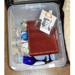 BOX WITH SIGNED PHOTOGRAPHS, ASSORTED GLASS WARE, BOXED CAKE PLATE & GENERAL BRIC-A-BRAC