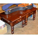 PAIR OF REPRODUCTION MAHOGANY OCCASIONAL TABLES