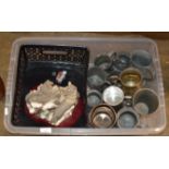 BOX WITH VARIOUS TANKARDS, NOVELTY DOG ORNAMENT ETC