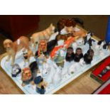 TRAY WITH A COLLECTION OF VARIOUS BESWICK FIGURINES, ANIMALS ETC