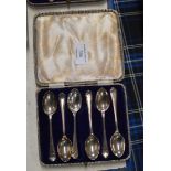 CASED SET OF 6 SHEFFIELD SILVER GOLF CLUB DESIGN TEASPOONS BY WALKER & HALL