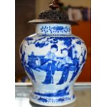 19TH CENTURY KANGXI STYLE CHINESE BLUE & WHITE VASE DECORATED WITH FIGURES, WITH ORNATE HARD WOOD
