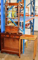 OAK OCCASIONAL TABLE, REPRODUCTION MAHOGANY BOOKCASE & MAHOGANY STAINED SHELF UNIT