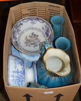 BOX WITH GENERAL CERAMICS, PAIR OF DECORATIVE GLASS VASES, FOOTED BOWLS ETC