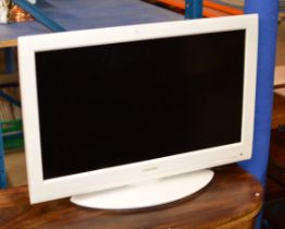 TOSHIBA 32" LCD TV