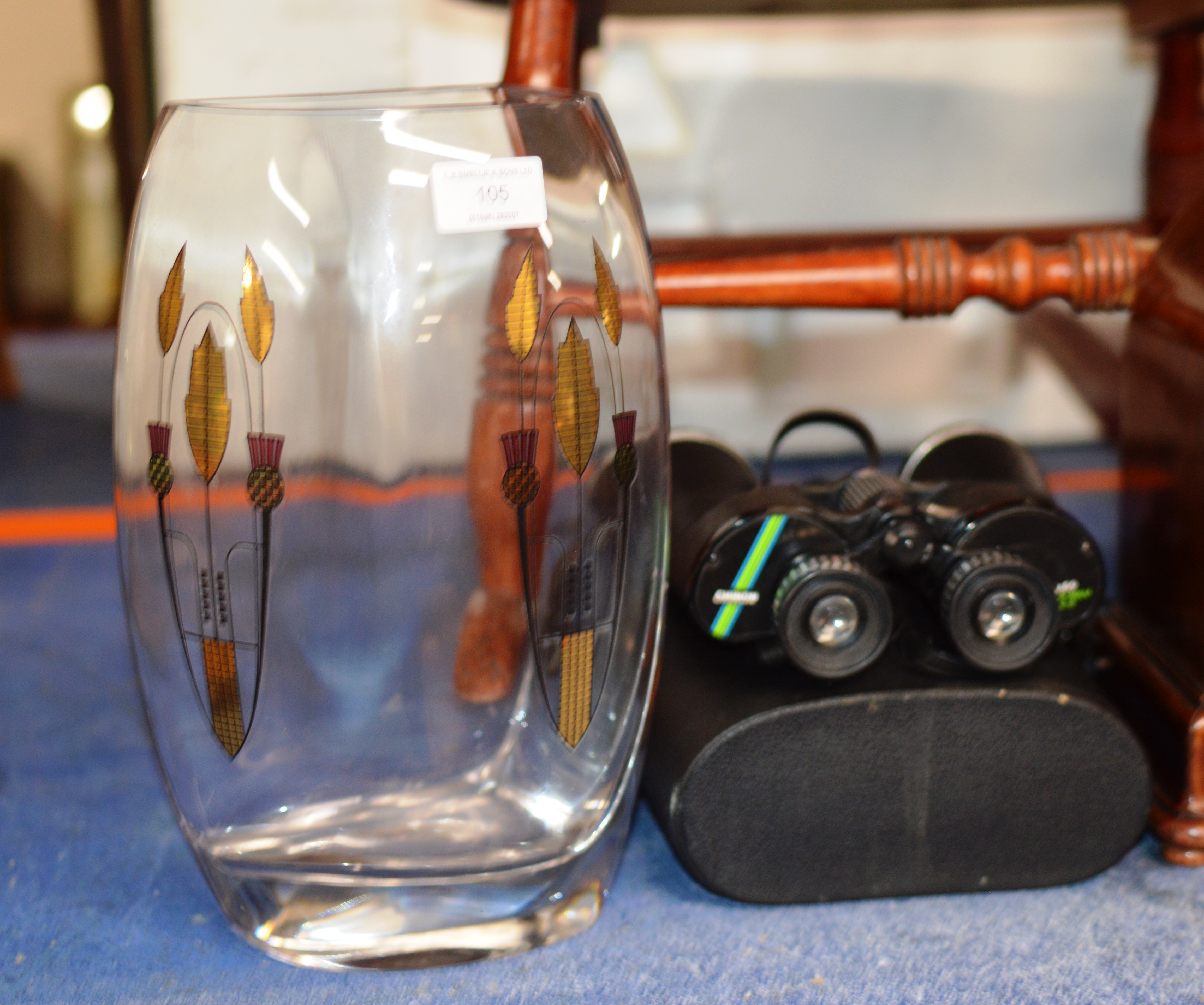 LARGE DECORATIVE RENNIE MACKINTOSH VASE & CASED PAIR OF BINOCULARS