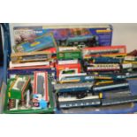 COLLECTION OF VARIOUS MODEL RAILWAY CARRIAGES, LOCOMOTIVES ETC