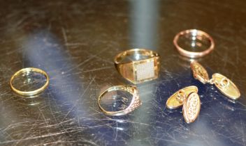 QUANTITY 9 CARAT GOLD JEWELLERY - APPROXIMATE WEIGHT = 15.3 GRAMS & 18 CARAT GOLD WEDDING BAND -