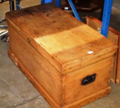 PINE BLANKET BOX