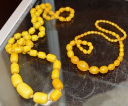 2 STRINGS OF BUTTERSCOTCH / EGG YOLK BAKELITE BEADS