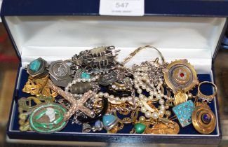 BOX WITH ASSORTED JEWELLERY, SILVER JEWELLERY, CONTINENTAL SILVER, GILT CHAINS, VICTORIAN