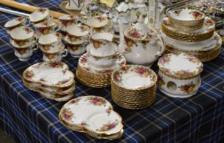 QUANTITY ROYAL ALBERT OLD COUNTRY ROSE TEA & DINNER WARE