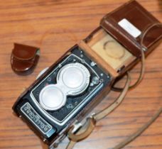 VINTAGE ROLLIECORD CAMERA WITH LEATHER CASE