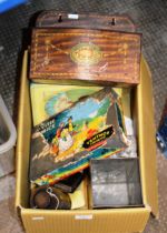 BOX WITH VARIOUS VINTAGE TINS