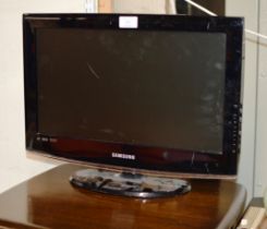 SAMSUNG 19" LCD TV