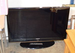 SAMSUNG 40" LCD TV WITH REMOTE