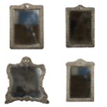 Quattro specchiere da tavolo con diverse cornici in argento