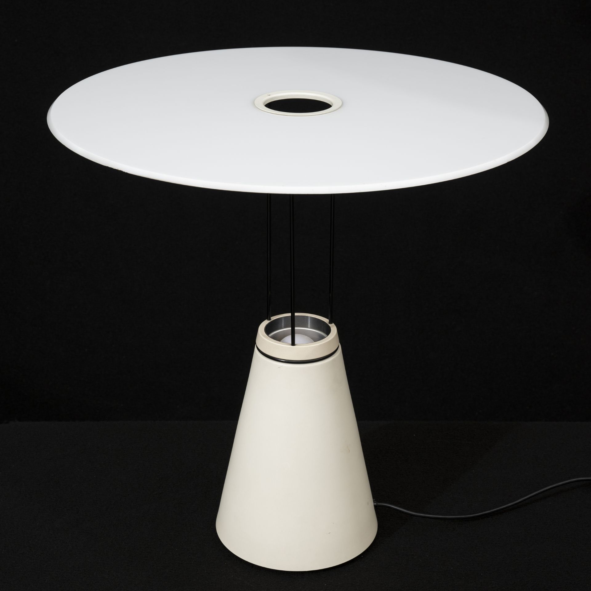 Lampada da tavolo con base a cono e paralume - Bild 3 aus 4