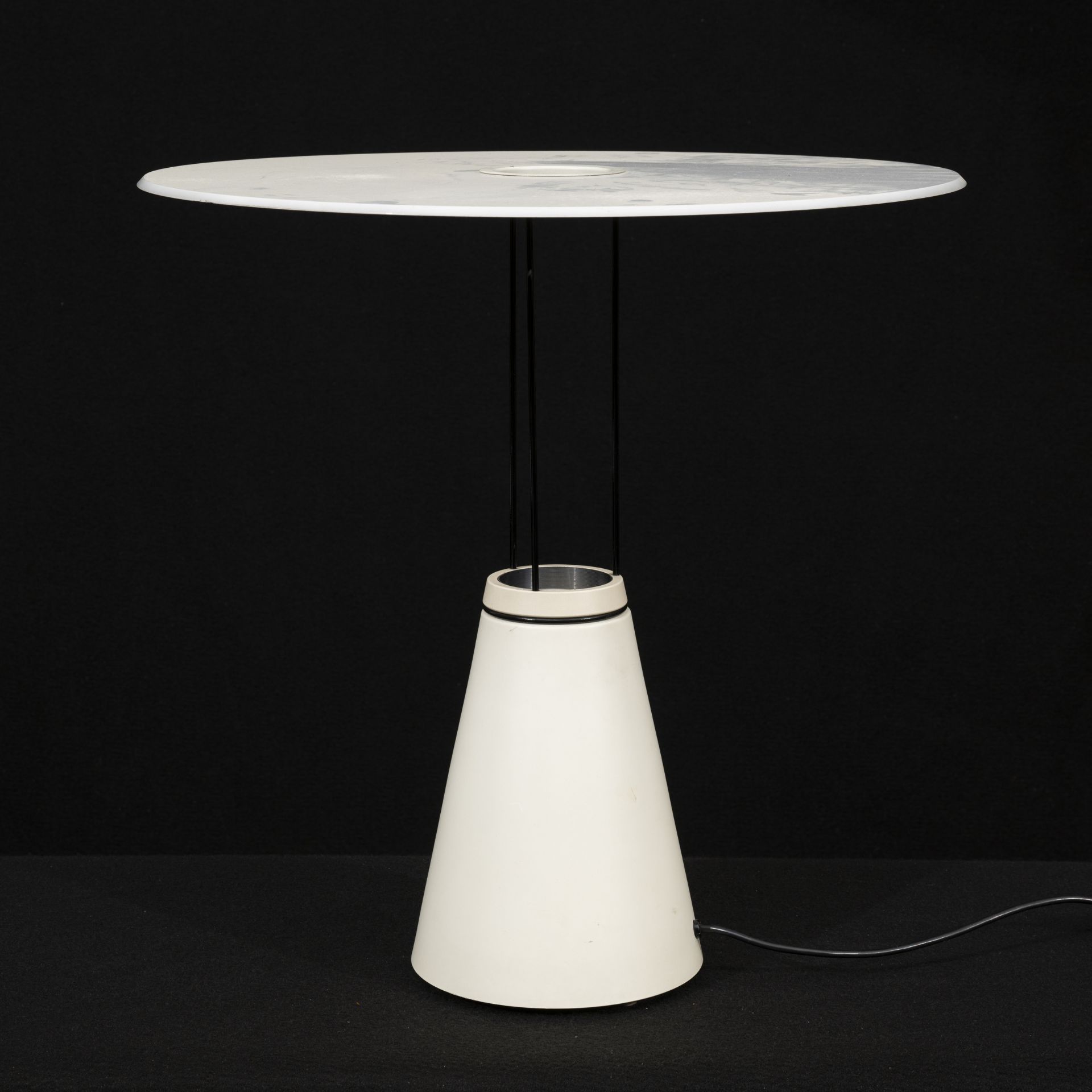 Lampada da tavolo con base a cono e paralume - Bild 2 aus 4