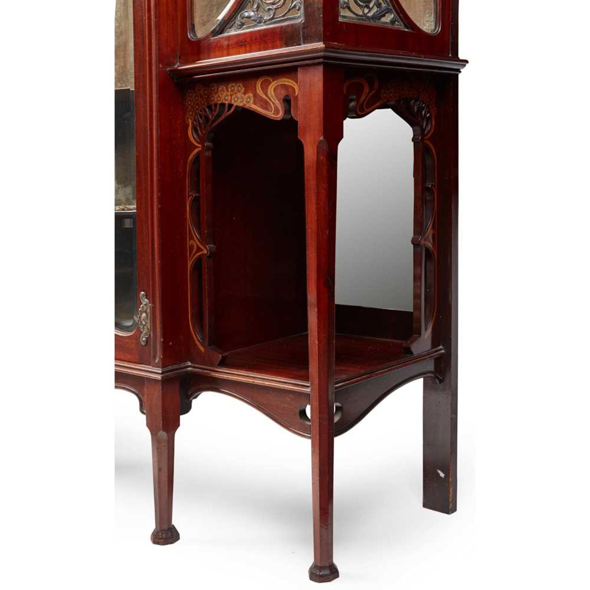 CHRISTOPHER PRATT AND SONS, BRADFORD (ATTRIBUTED TO) DISPLAY CABINET, CIRCA 1910 - Image 3 of 5