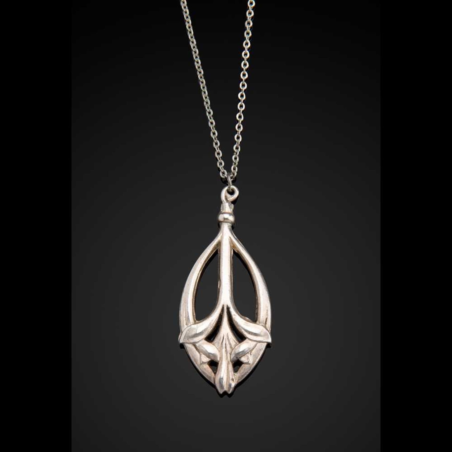 ARTHUR JOHNSON SMITH, BIRMINGHAM PENDANT NECKLACE, BIRMINGHAM 1910 - Image 2 of 3