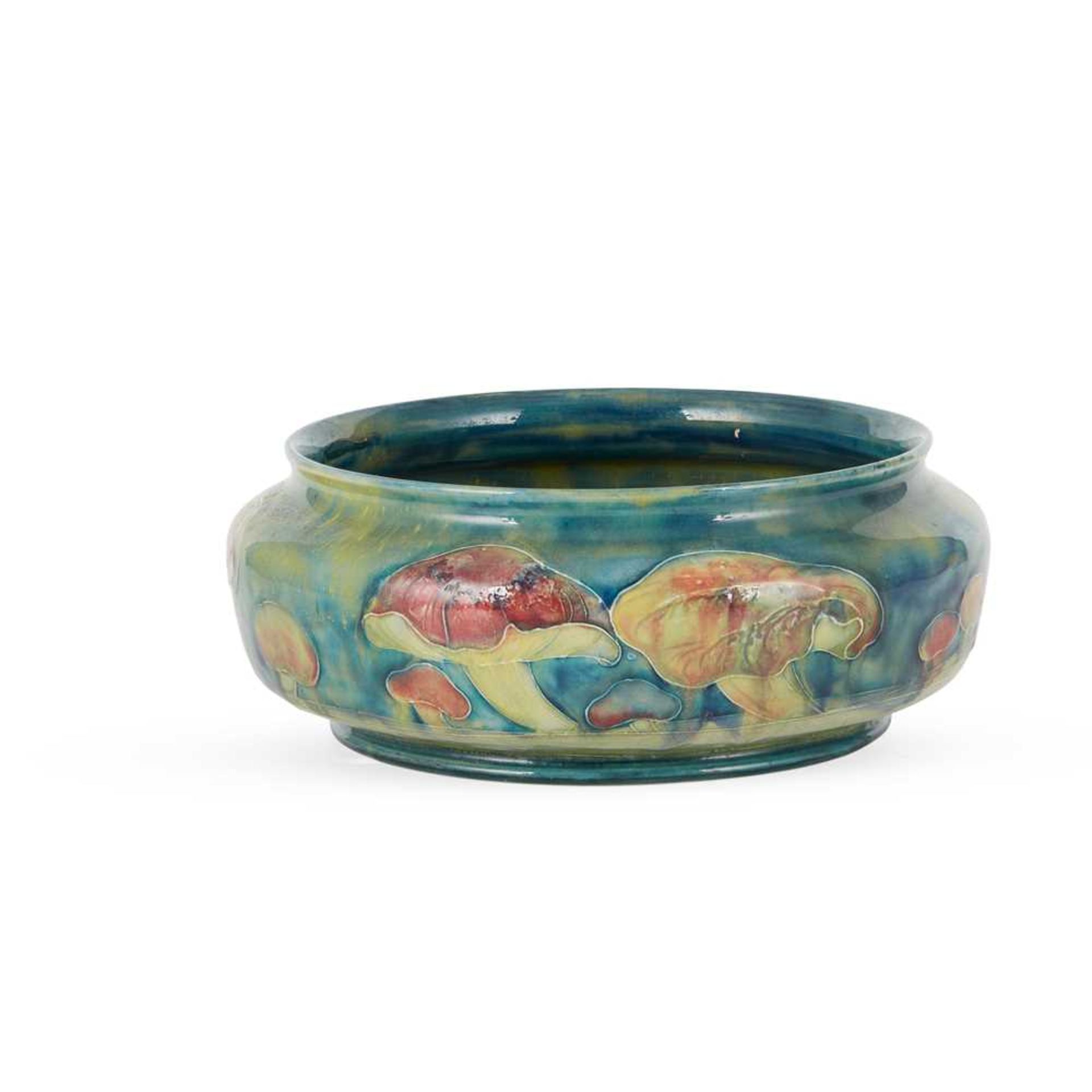 WILLIAM MOORCROFT (BRITISH 1872-1945) FOR LIBERTY & CO., LONDON 'CLAREMONT' FOOTED BOWL, CIRCA 190 - Bild 2 aus 4