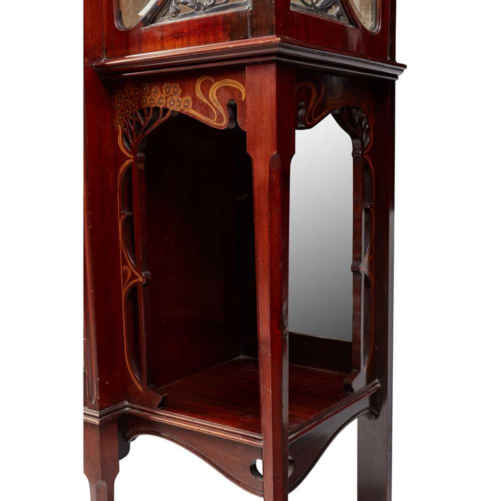 CHRISTOPHER PRATT AND SONS, BRADFORD (ATTRIBUTED TO) DISPLAY CABINET, CIRCA 1910 - Image 4 of 5