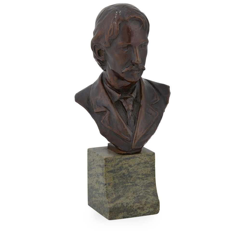 BUST OF ROBERT LOUIS STEVENSON BY THOMAS J. CLAPPERTON (SCOTTISH 1879 - 1962) EARLY 20TH CENTURY