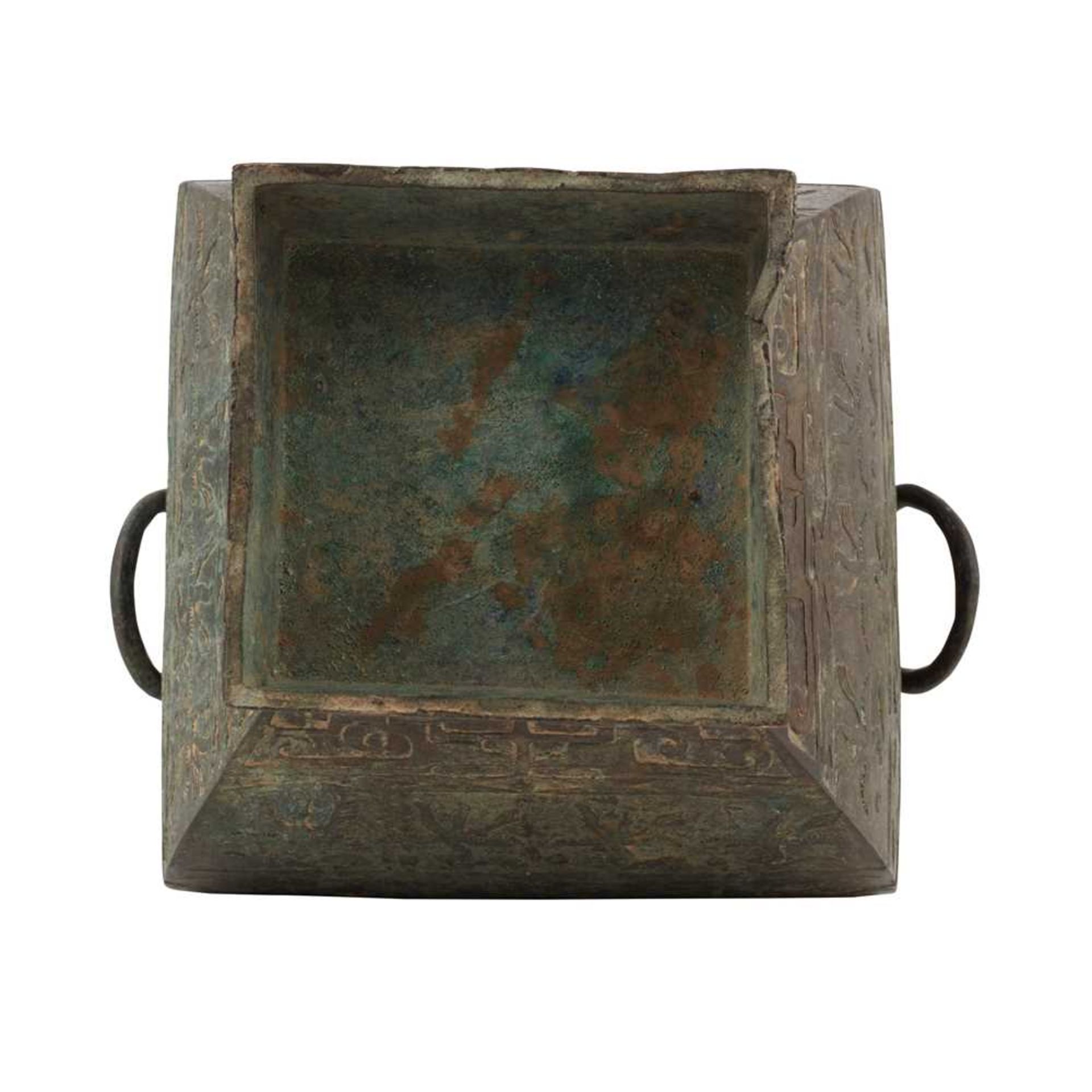 [A PRIVATE SCOTTISH COLLECTION, EDINBURGH] BRONZE RITUAL VESSEL, FANGHU WARRING STATES PERIOD-WESTER - Image 3 of 4