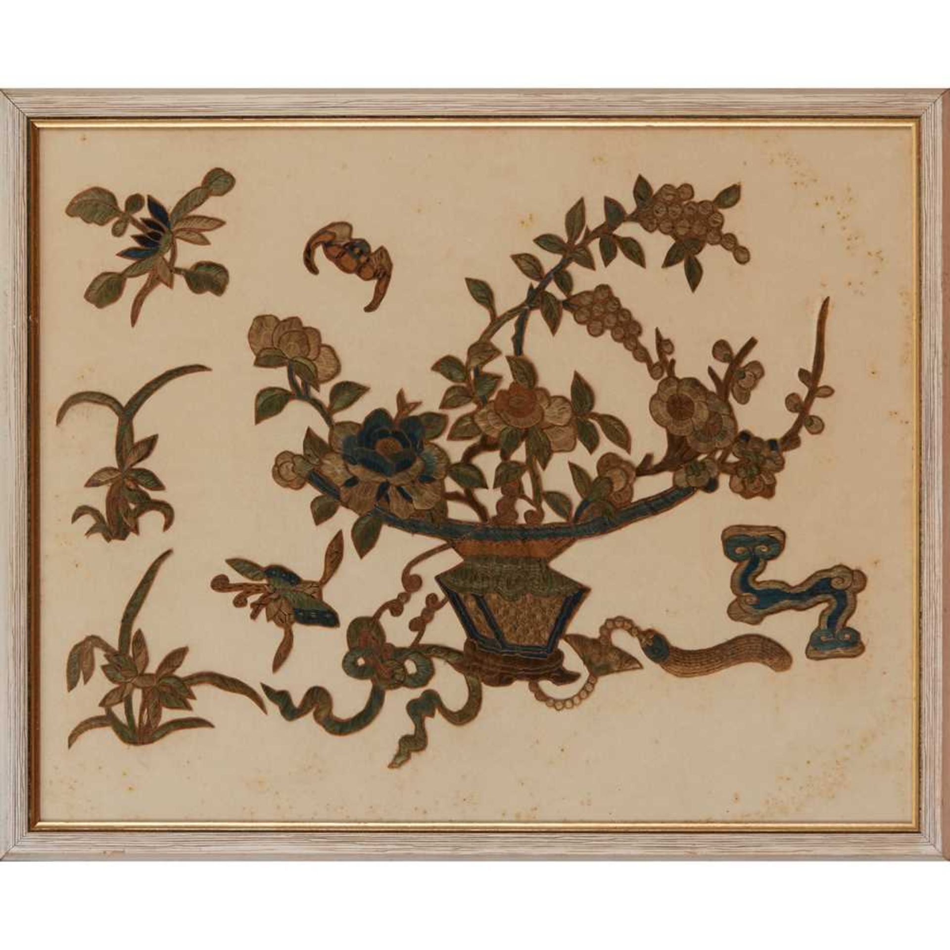 SILK EMBROIDERED MATERIALS LATE QING DYNASTY-REPUBLIC PERIOD, 19TH-20TH CENTURY - Image 5 of 9