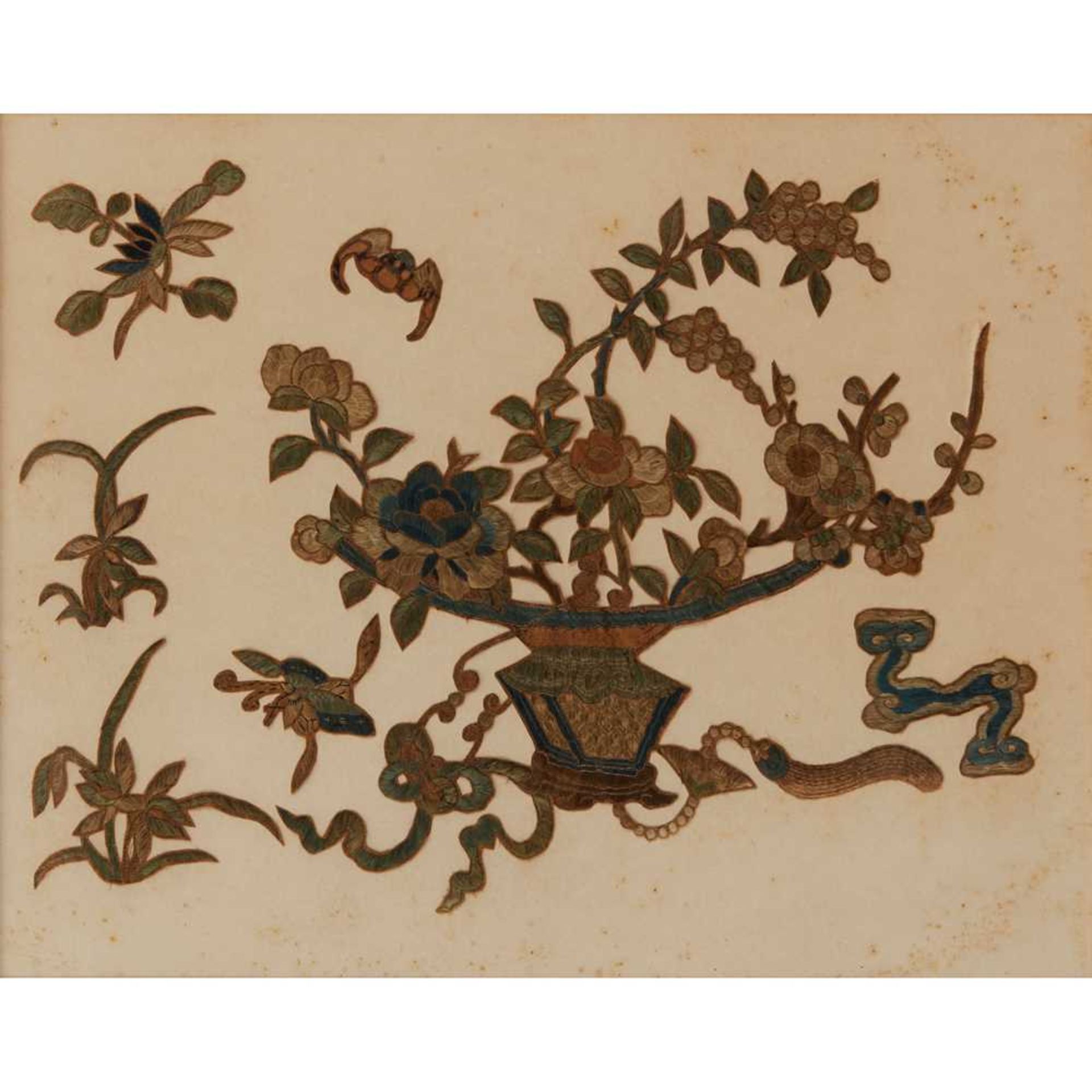 SILK EMBROIDERED MATERIALS LATE QING DYNASTY-REPUBLIC PERIOD, 19TH-20TH CENTURY - Image 4 of 9